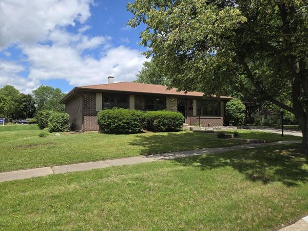 668 Lee Drive, Crystal Lake, IL 60014