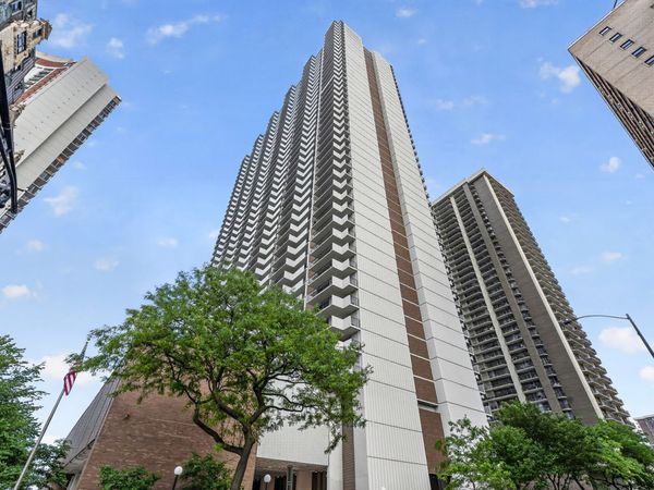 6033 N Sheridan Road, Unit 28D, Chicago, IL 60660