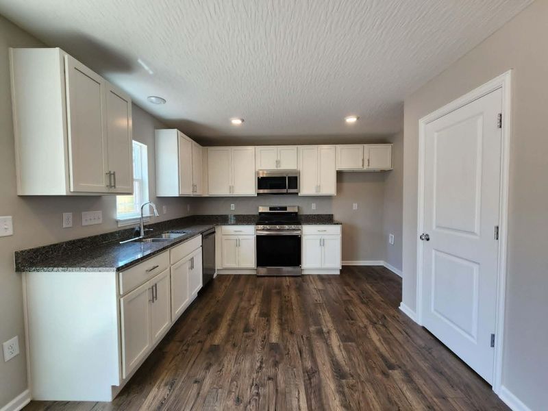 3770 Tylor Drive , Columbus, OH 43232 Photo 7