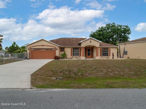 368 Thunderbird Avenue NW , Palm Bay, FL 32907