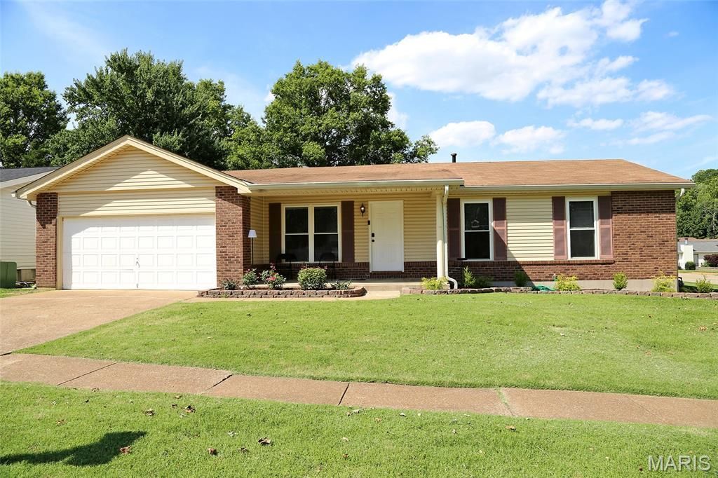 4221 Meadowgreen Trails Drive, Saint Louis, MO 63129 Main Photo