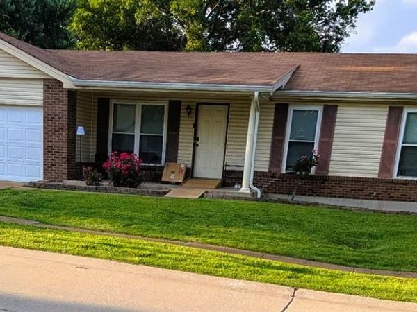 4221 Meadowgreen Trails Drive , St Louis, MO 63129