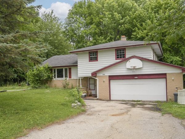5210 S Balboa DRIVE, New Berlin, WI 53151