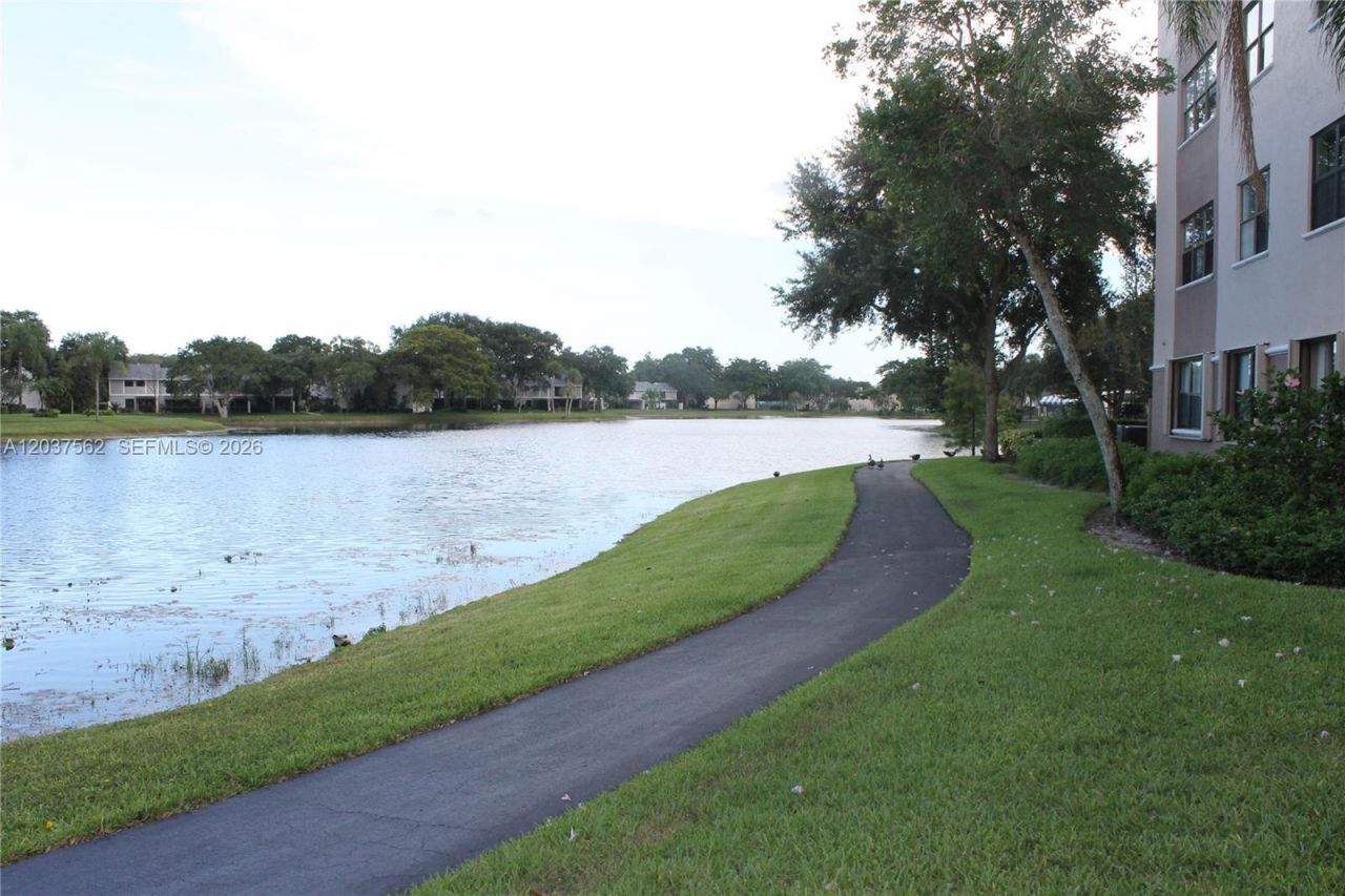 4400 NW 30th St, Unit 326, Coconut Creek, FL 33066 Photo
