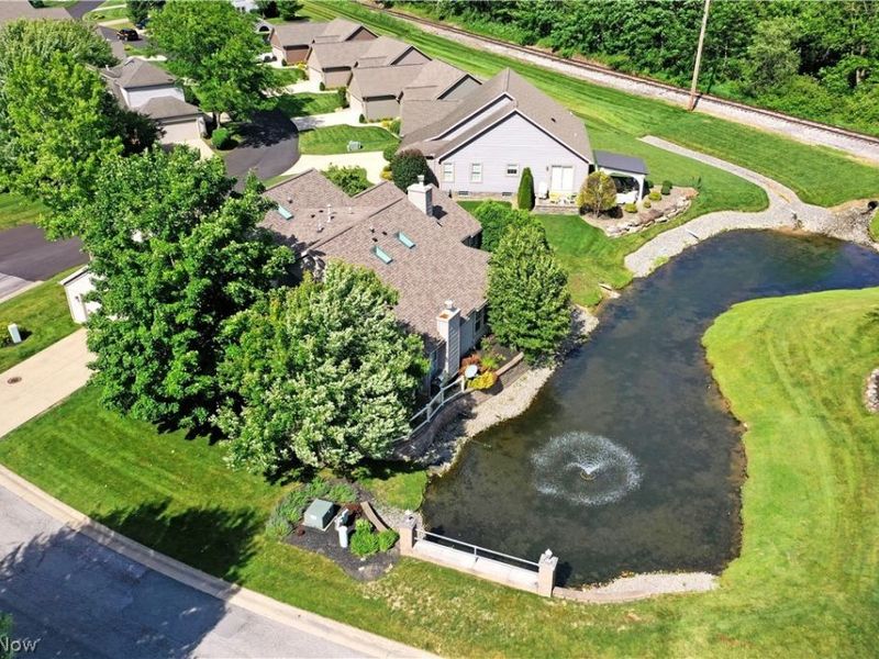 102 Spinnaker Drive, Unit #2, Columbiana, OH 44408 Photo 2