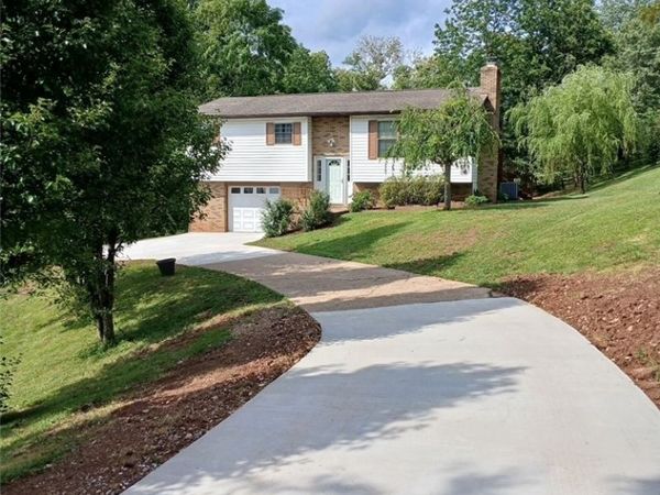 10 1st Court , Belpre, OH 45714