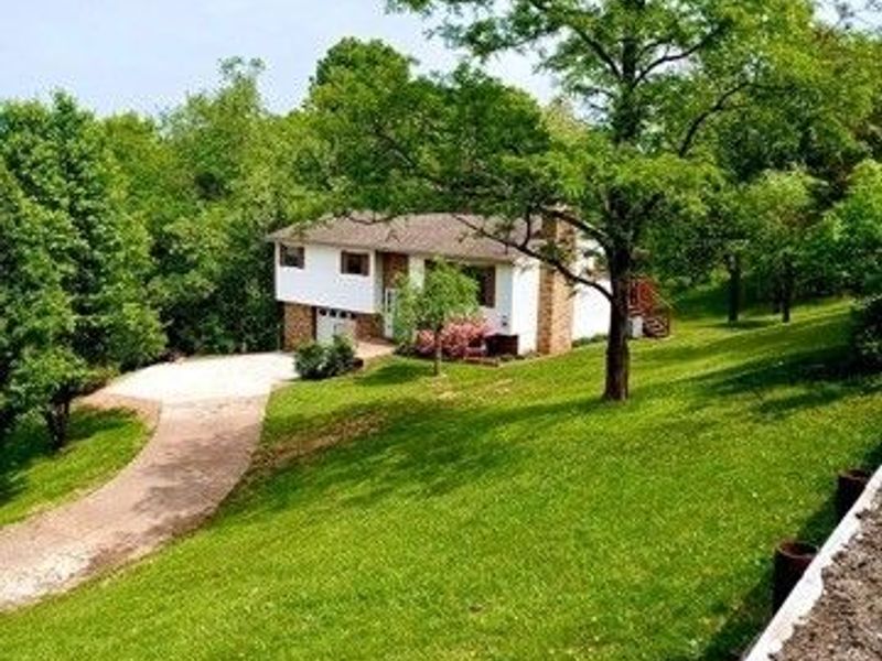 10 1st Court, Belpre, OH 45714 Photo 2