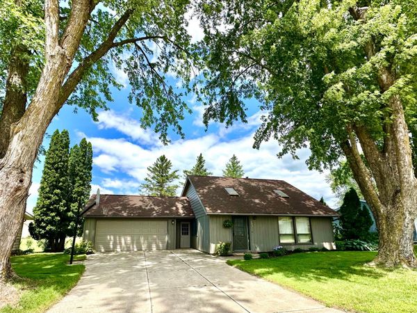 506 Lincoln Street NW, Adams, MN 55909