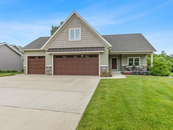 2961 Bristol Avenue NW, Walker, MI 49544