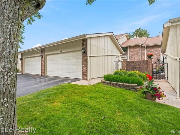 26 Kirks Court, Rochester Hills, MI 48309