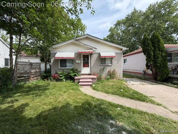 8307 S Essex Avenue, Warren, MI 48089