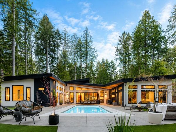 867 Bradley Dyne Rd , North Saanich, BC V8L 5H1