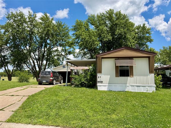 500 Hyvee Road, Unit 27, Chariton, IA 50049