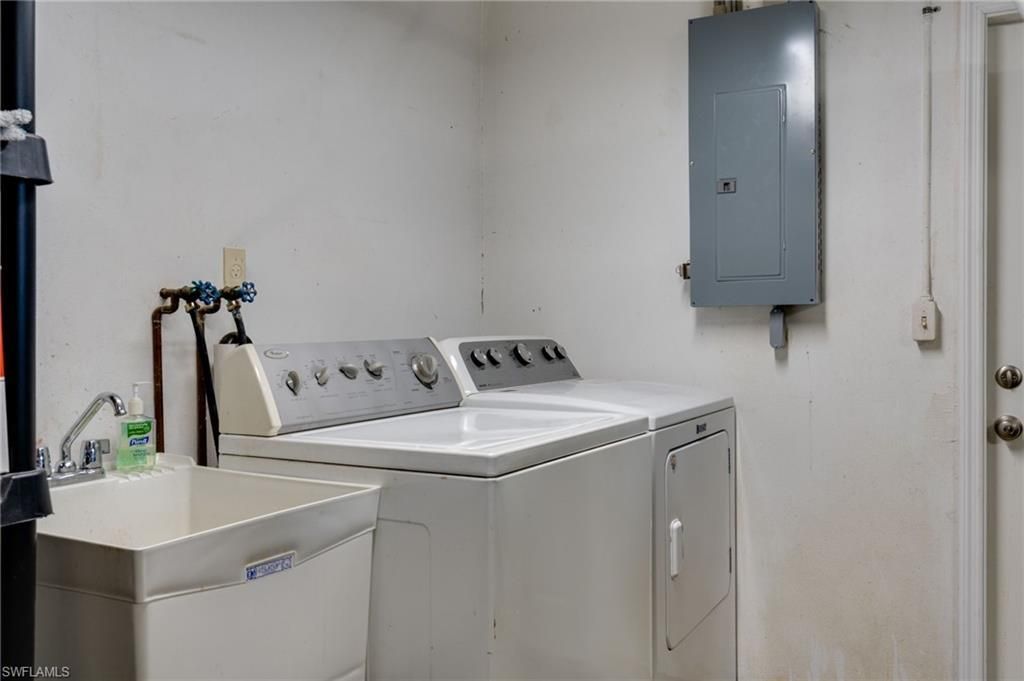 1347 Oaklawn Ct , Fort Myers, FL 33919 Photo