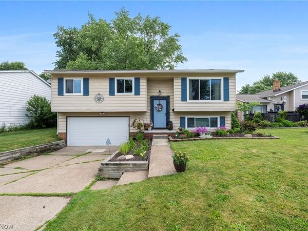 335 Bayshore Drive , Eastlake, OH 44095