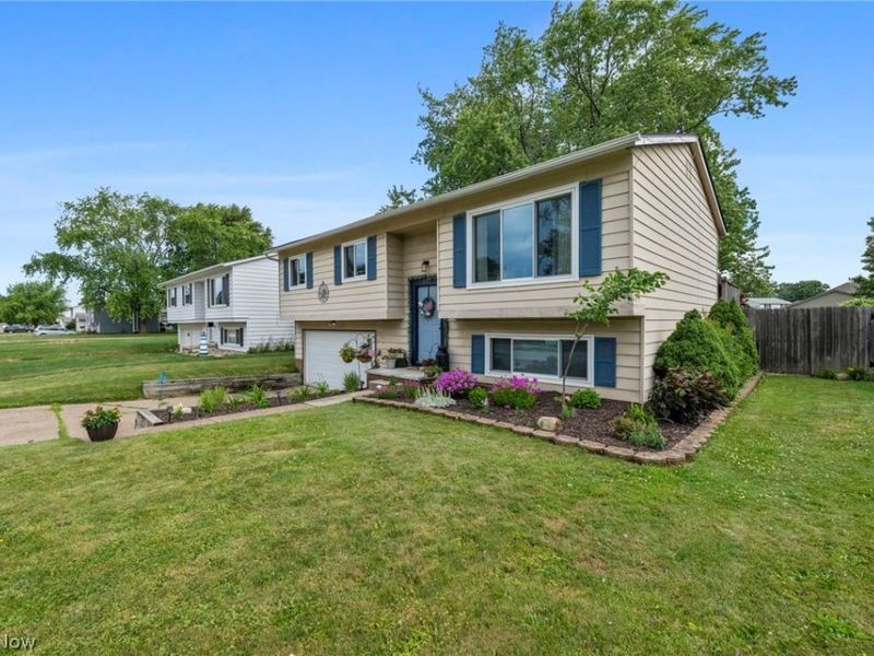 335 Bayshore Drive, Eastlake, OH 44095 Photo 2
