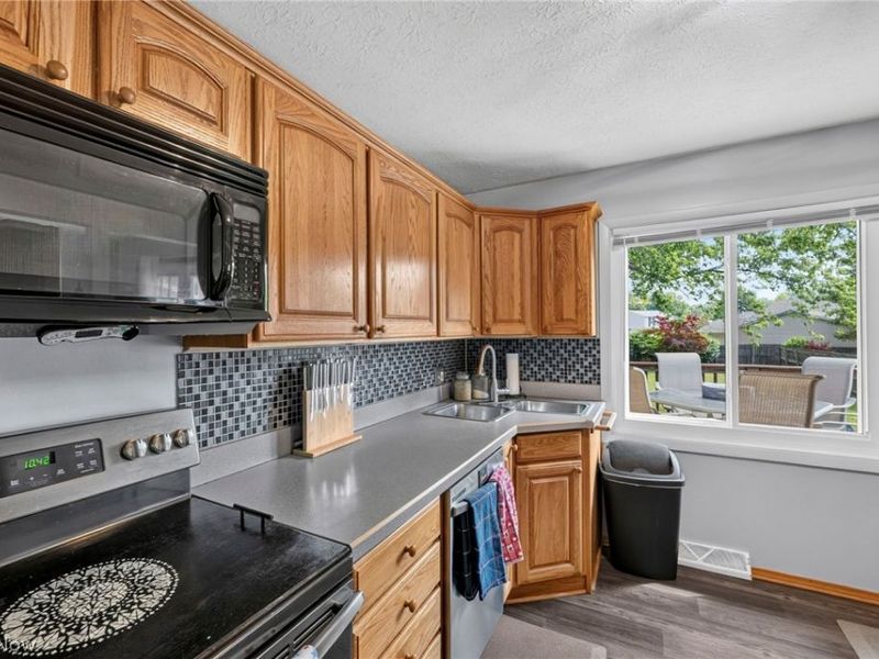 335 Bayshore Drive, Eastlake, OH 44095 Photo 9