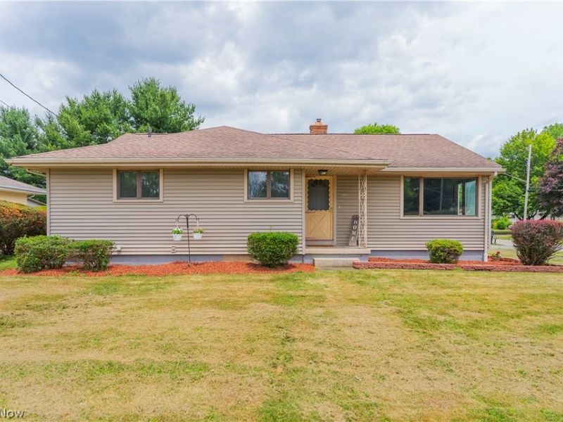 2163 Hollywood Street NE, Warren, OH 44483 Photo 1