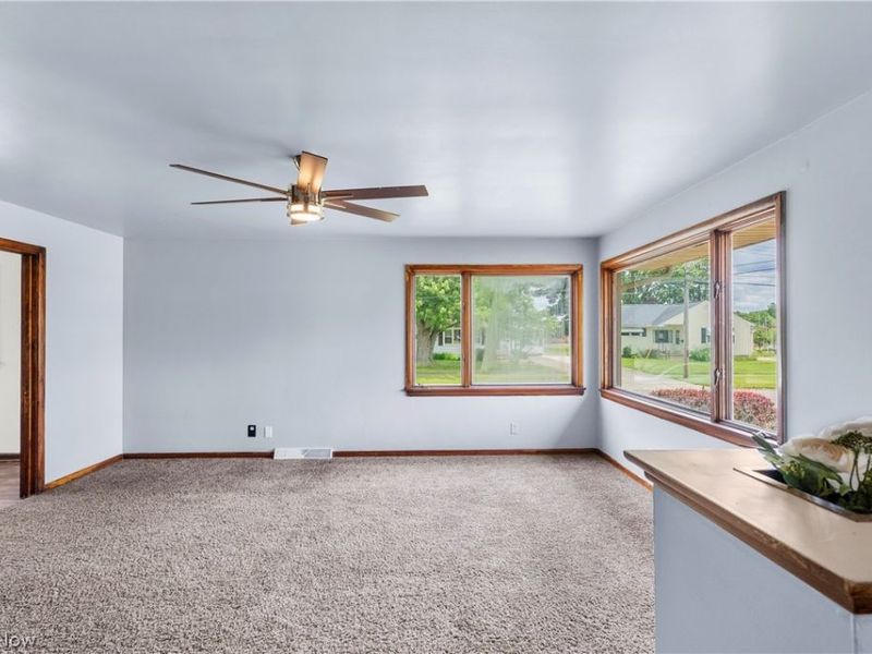 2163 Hollywood Street NE, Warren, OH 44483 Photo 10