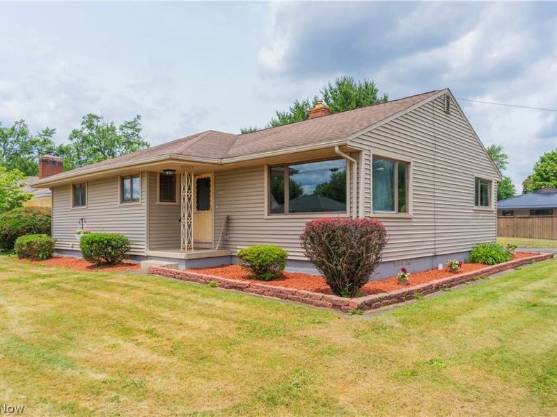 2163 Hollywood Street NE, Warren, OH 44483 Photo 2