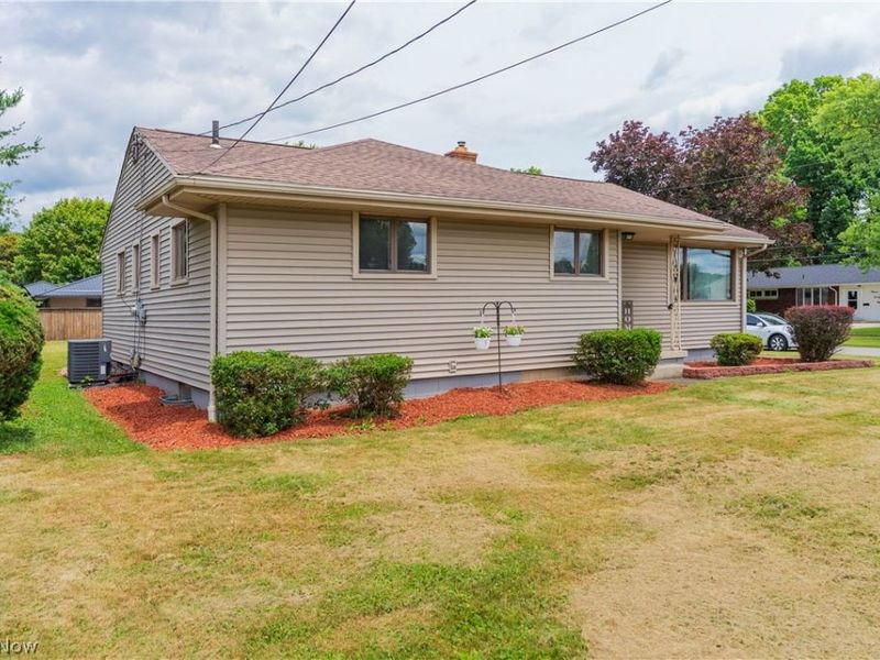 2163 Hollywood Street NE, Warren, OH 44483 Photo 3