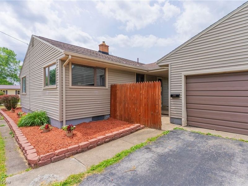 2163 Hollywood Street NE, Warren, OH 44483 Photo 4