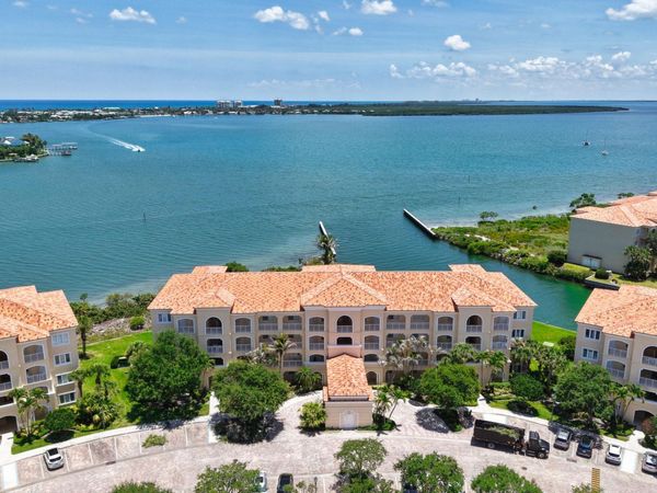 4 Harbour Isle Drive W, Unit Ph04, Fort Pierce, FL 34949