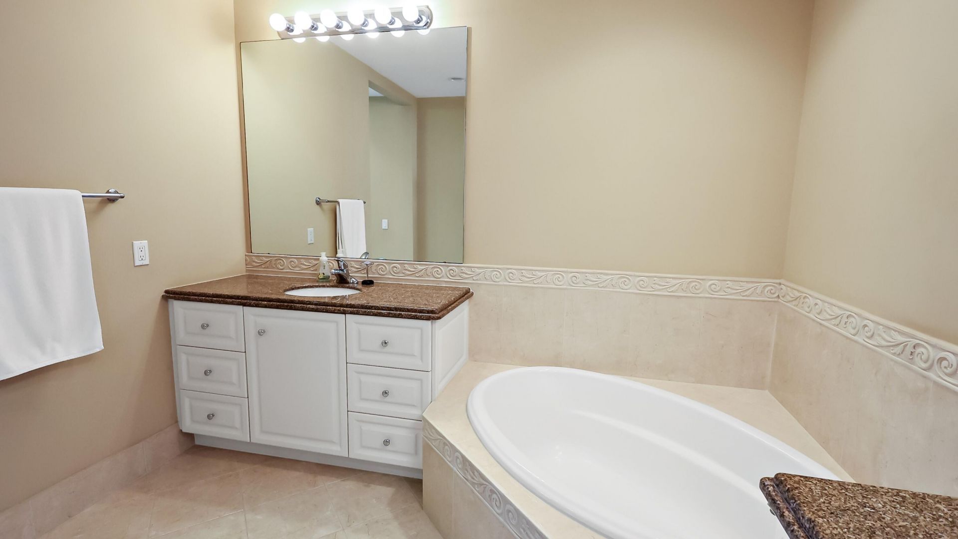 4 E Harbour Isle Drive E, Unit Ph04, Fort Pierce, FL 34949 Photo