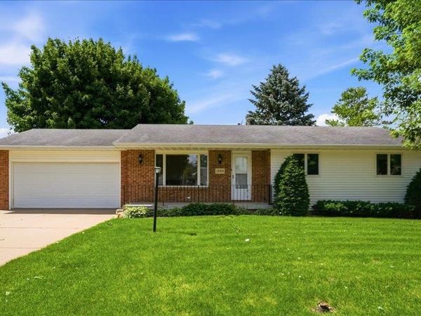 1203 SE 8th Avenue, Dyersville, IA 52040