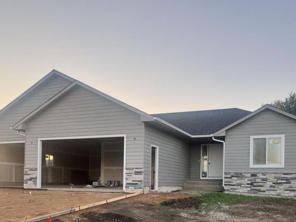 524 Shirley St, Harrisburg, SD 57032