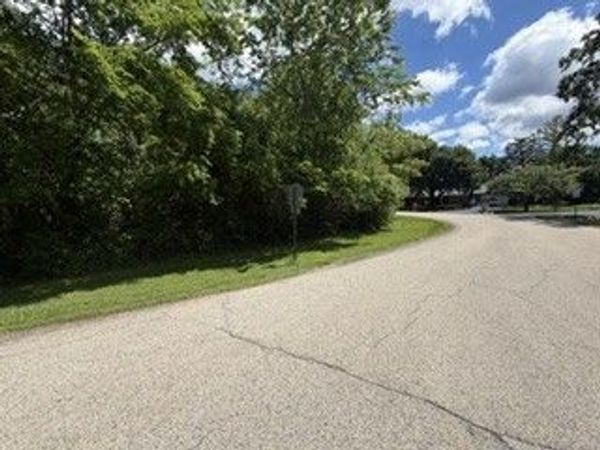24272 W Bayview Road, Antioch, IL 60002