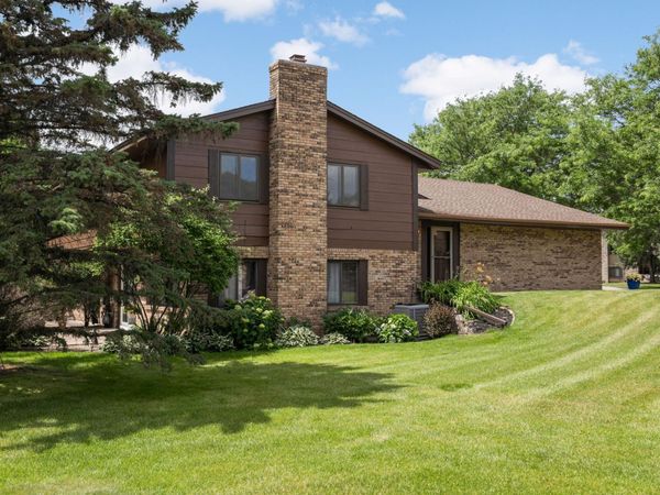 7111 Robinwood Bay, Woodbury, MN 55125