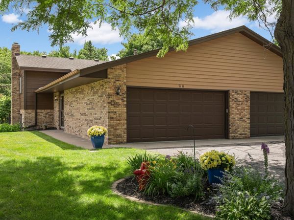 7111 Robinwood Bay, Woodbury, MN 55125