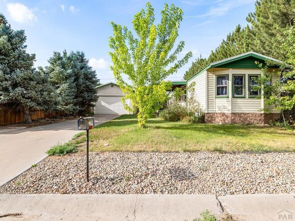 906 Aspen Circle, Pueblo, CO 81006