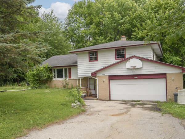 5210 S Balboa Dr, New Berlin, WI 53151