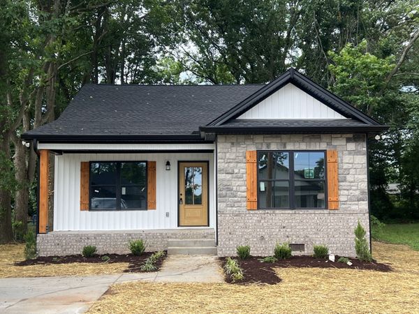 208 Strawberry St , Portland, TN 37148