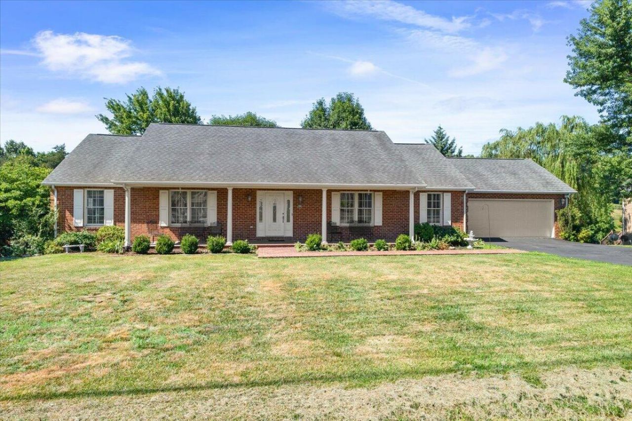 316 Polar Ln, Salem, VA 24153 Main Photo