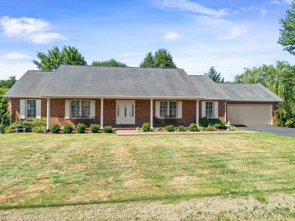 316 Polar LN, Salem, VA 24153