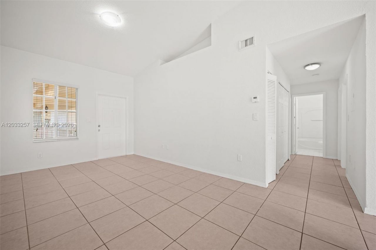6900 NW 179th St, Unit 204-1, Hialeah, FL 33015 Photo