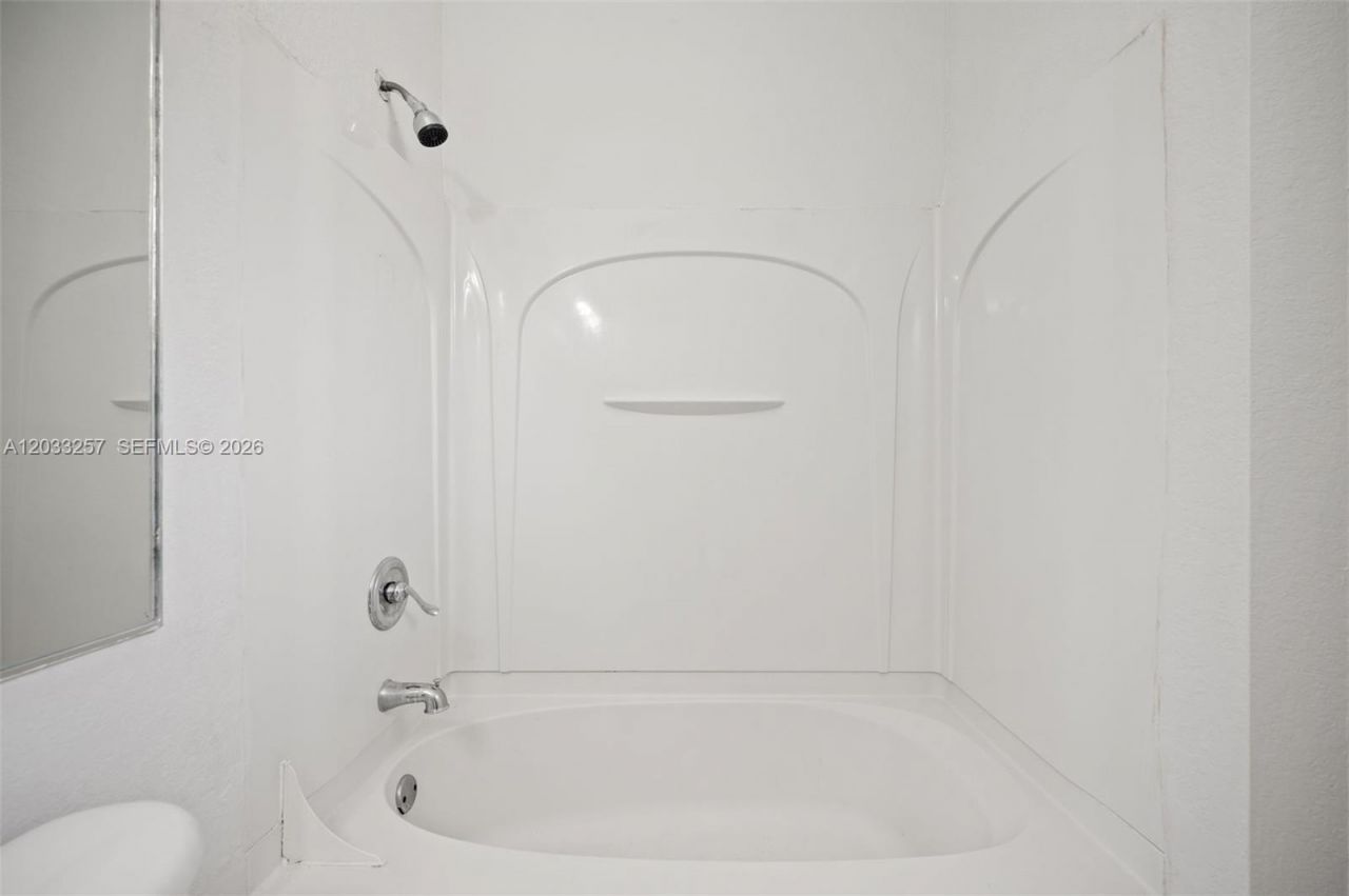 6900 NW 179th St, Unit 204-1, Hialeah, FL 33015 Photo
