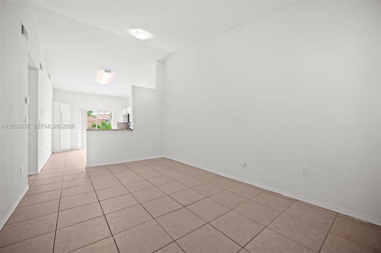 6900 NW 179th St, Unit 204-1, Hialeah, FL 33015 Photo