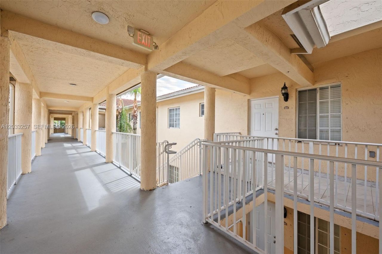 6900 NW 179th St, Unit 204-1, Hialeah, FL 33015 Photo