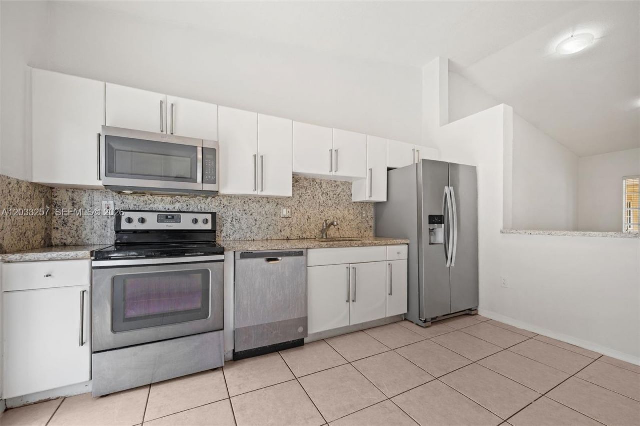 6900 NW 179th St, Unit 204-1, Hialeah, FL 33015 Photo