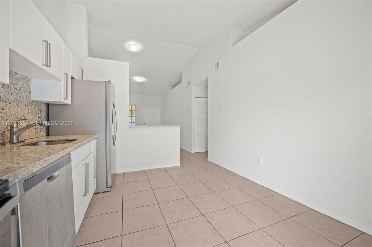 6900 NW 179th St, Unit 204-1, Hialeah, FL 33015 Photo