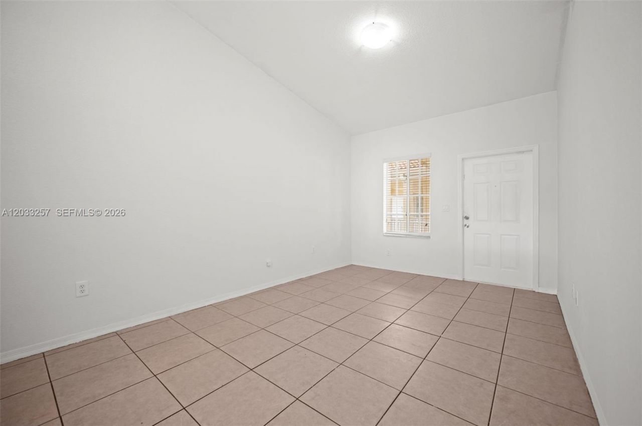 6900 NW 179th St, Unit 204-1, Hialeah, FL 33015 Photo