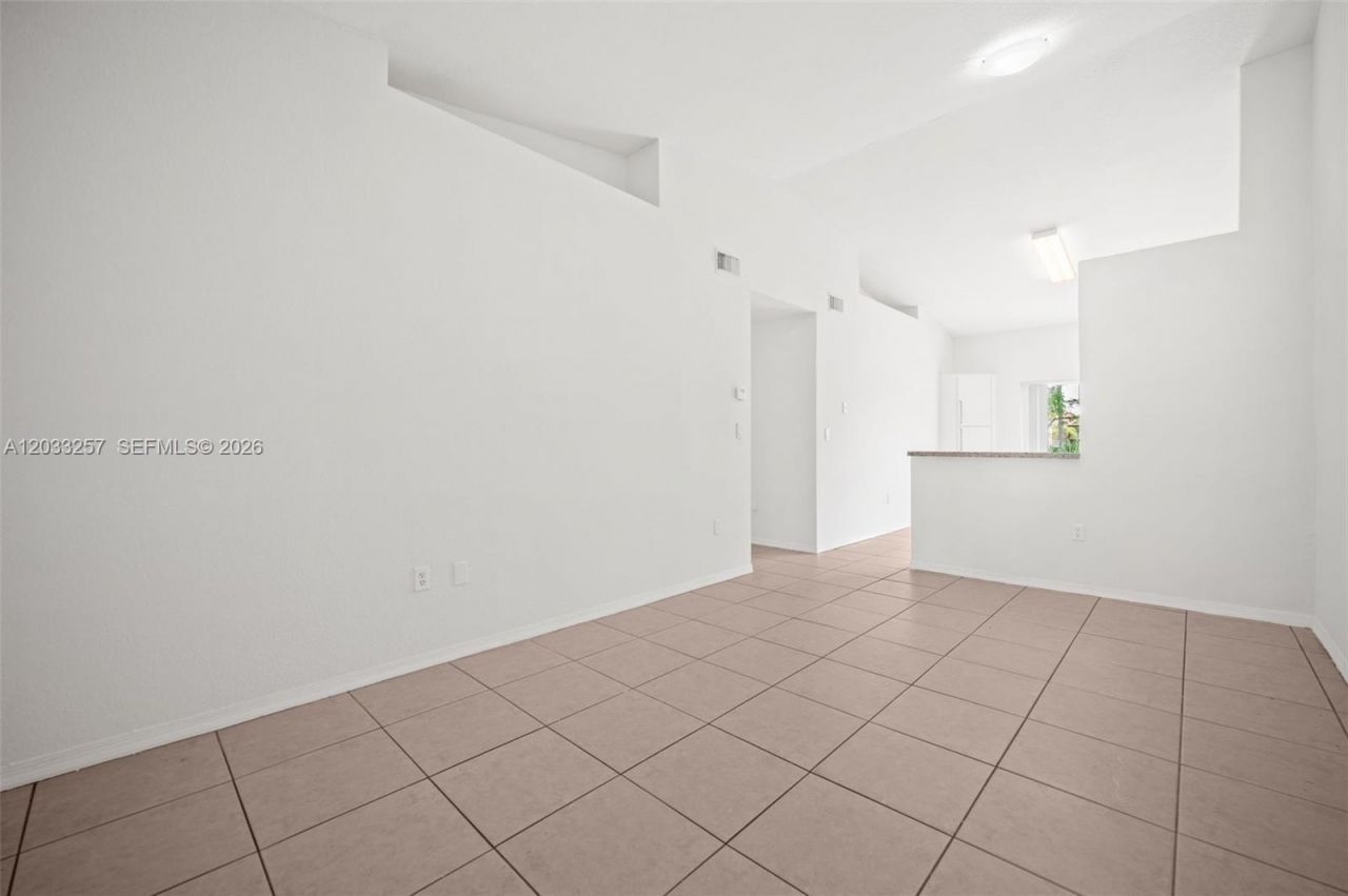 6900 NW 179th St, Unit 204-1, Hialeah, FL 33015 Photo
