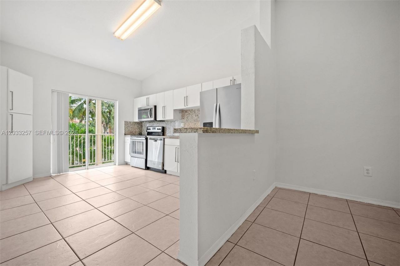 6900 NW 179th St, Unit 204-1, Hialeah, FL 33015 Photo