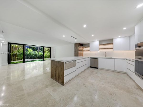 101 Ocean Lane Dr, Unit 1017, Key Biscayne, FL 33149
