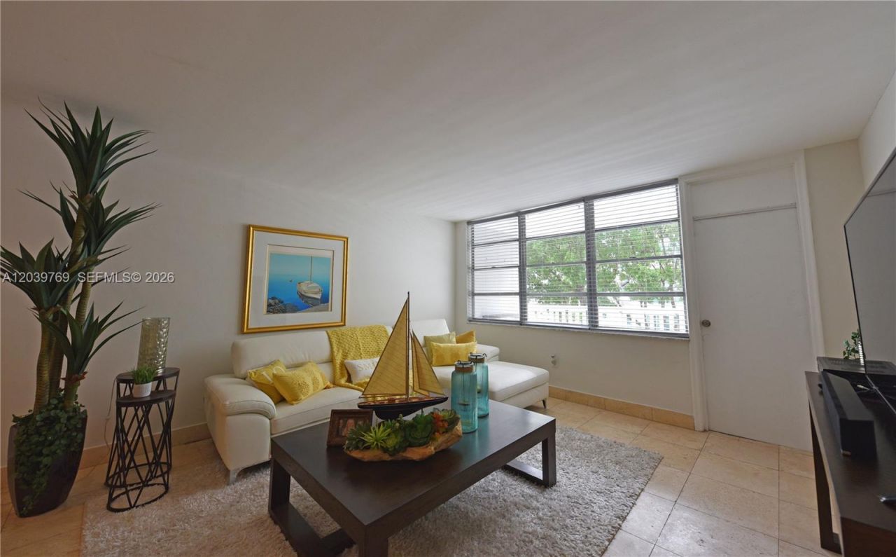 2016 Bay Dr , Unit 201, Miami Beach, FL 33141 Photo
