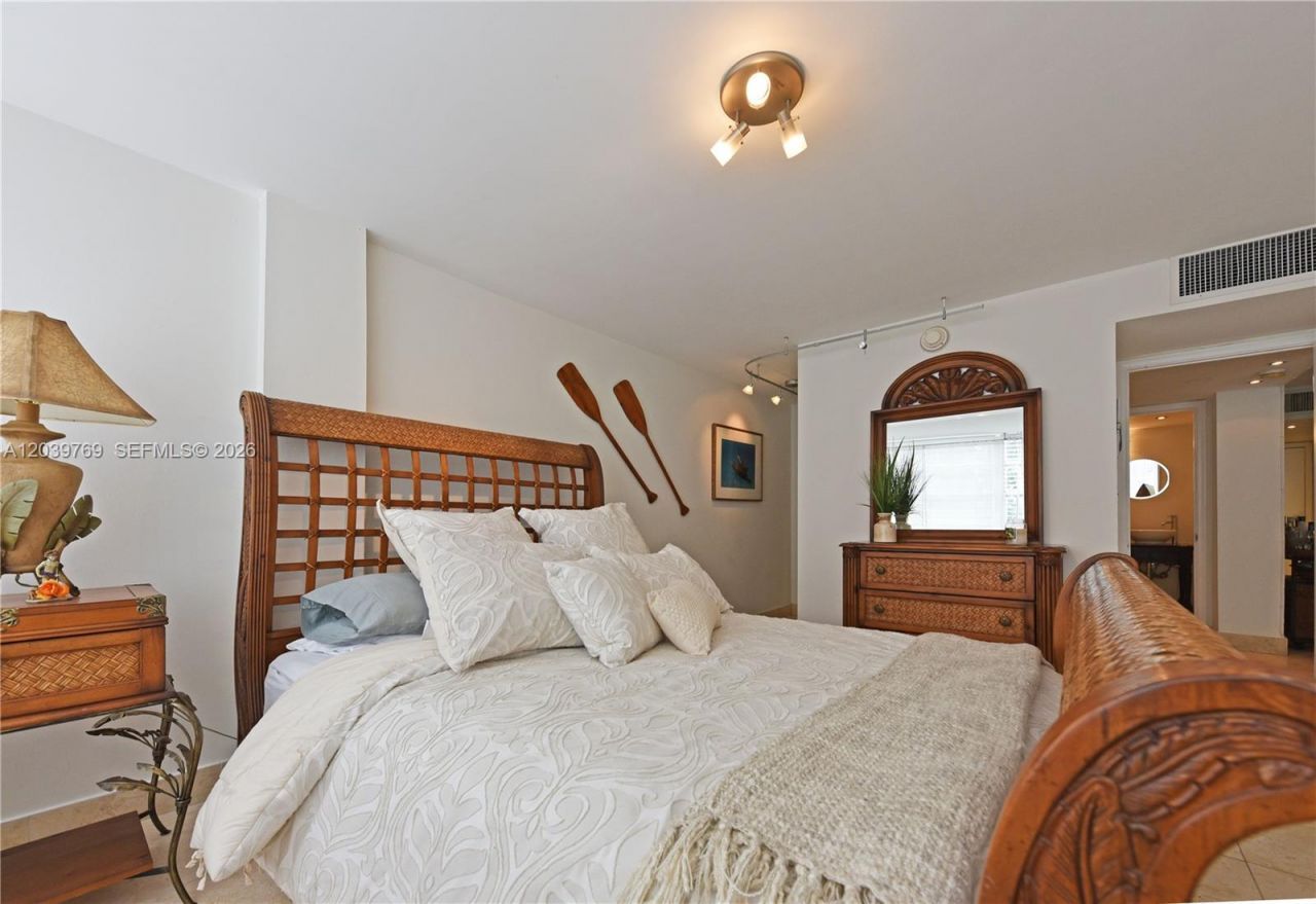 2016 Bay Dr , Unit 201, Miami Beach, FL 33141 Photo